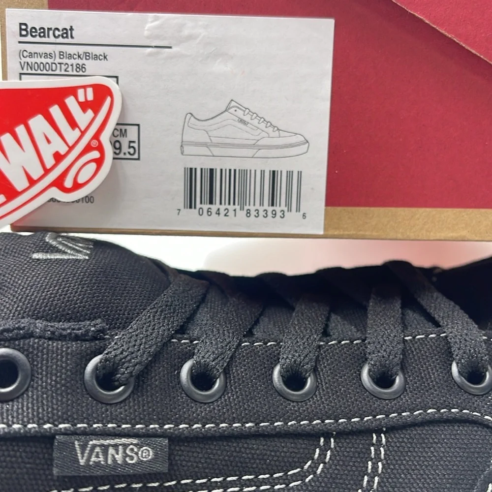 Vans Men’s Bearcat (Canvas) Black/Black
VN000DT2186
Sneakers - Picture 16 of 16